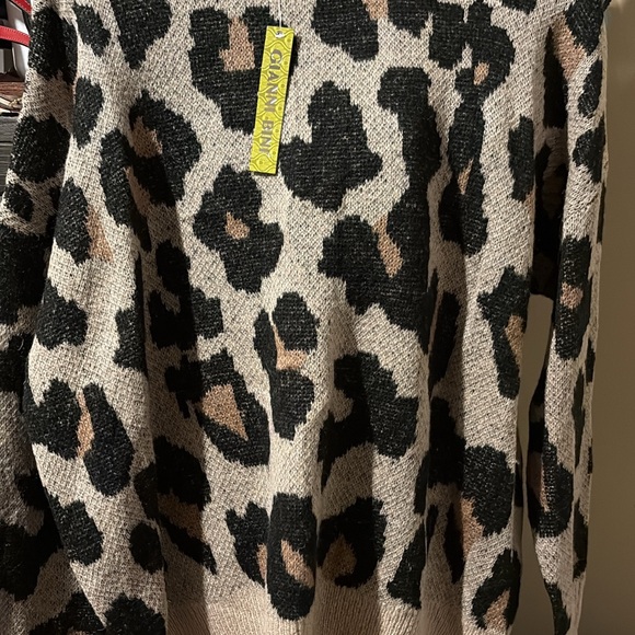 Gianni Bini Sweaters - Gianni Bini Black and Tan Leopard Print Sweater